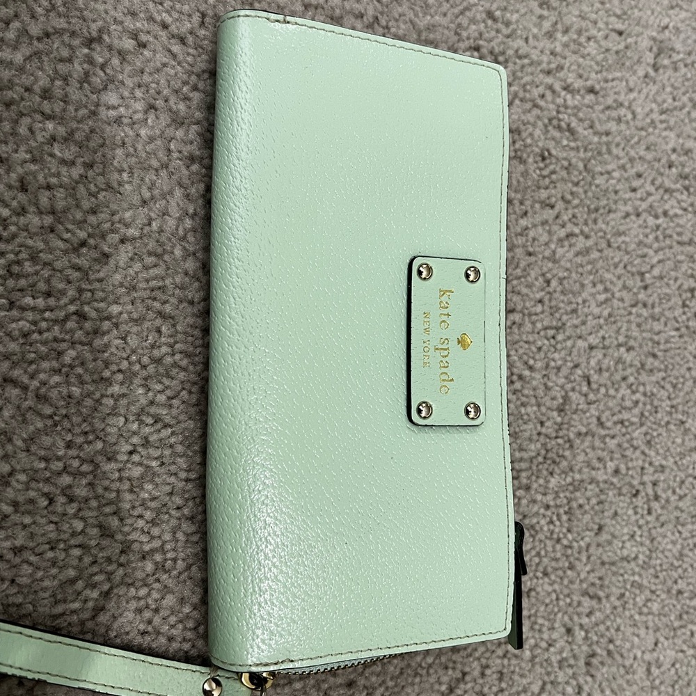 Kate spade wristlet wallet
